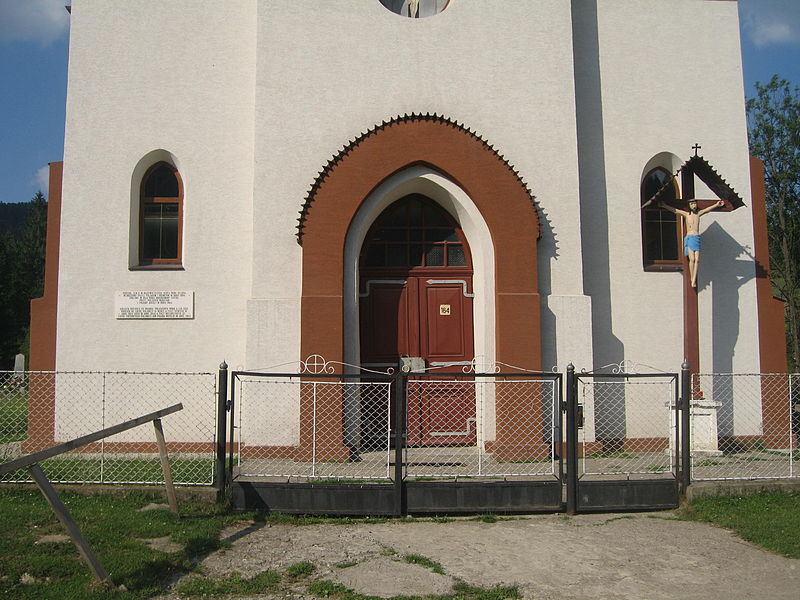 File:Biserica Preasfanta Inima a lui Isus din Poiana Micului12.jpg