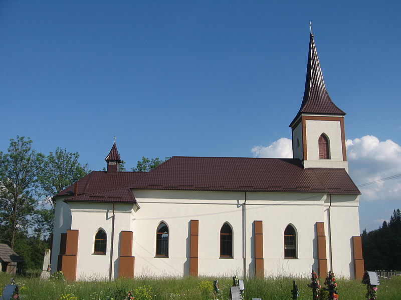 File:Biserica Preasfanta Inima a lui Isus din Poiana Micului10.jpg