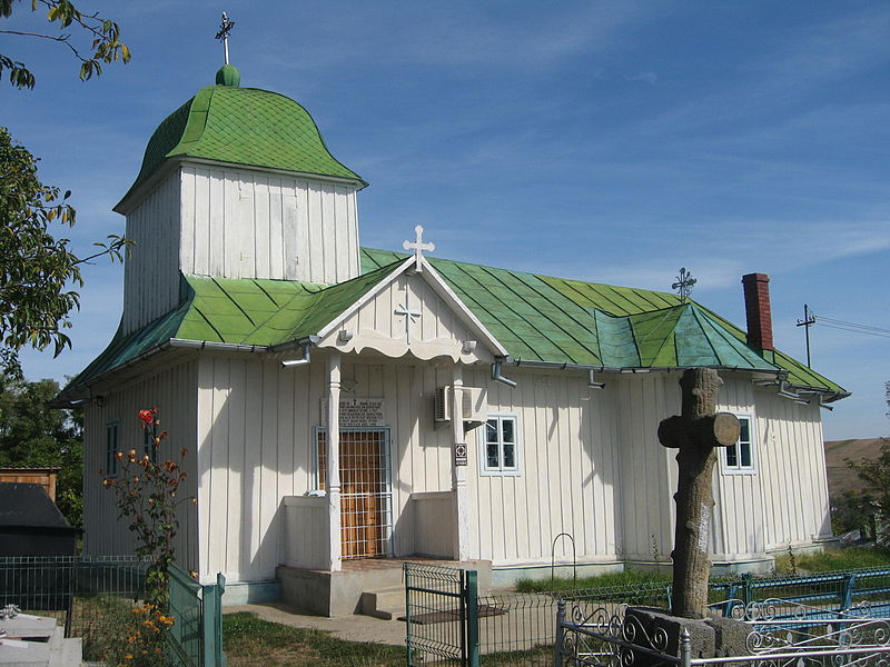 File:Biserica de lemn din Voroveşti.jpg